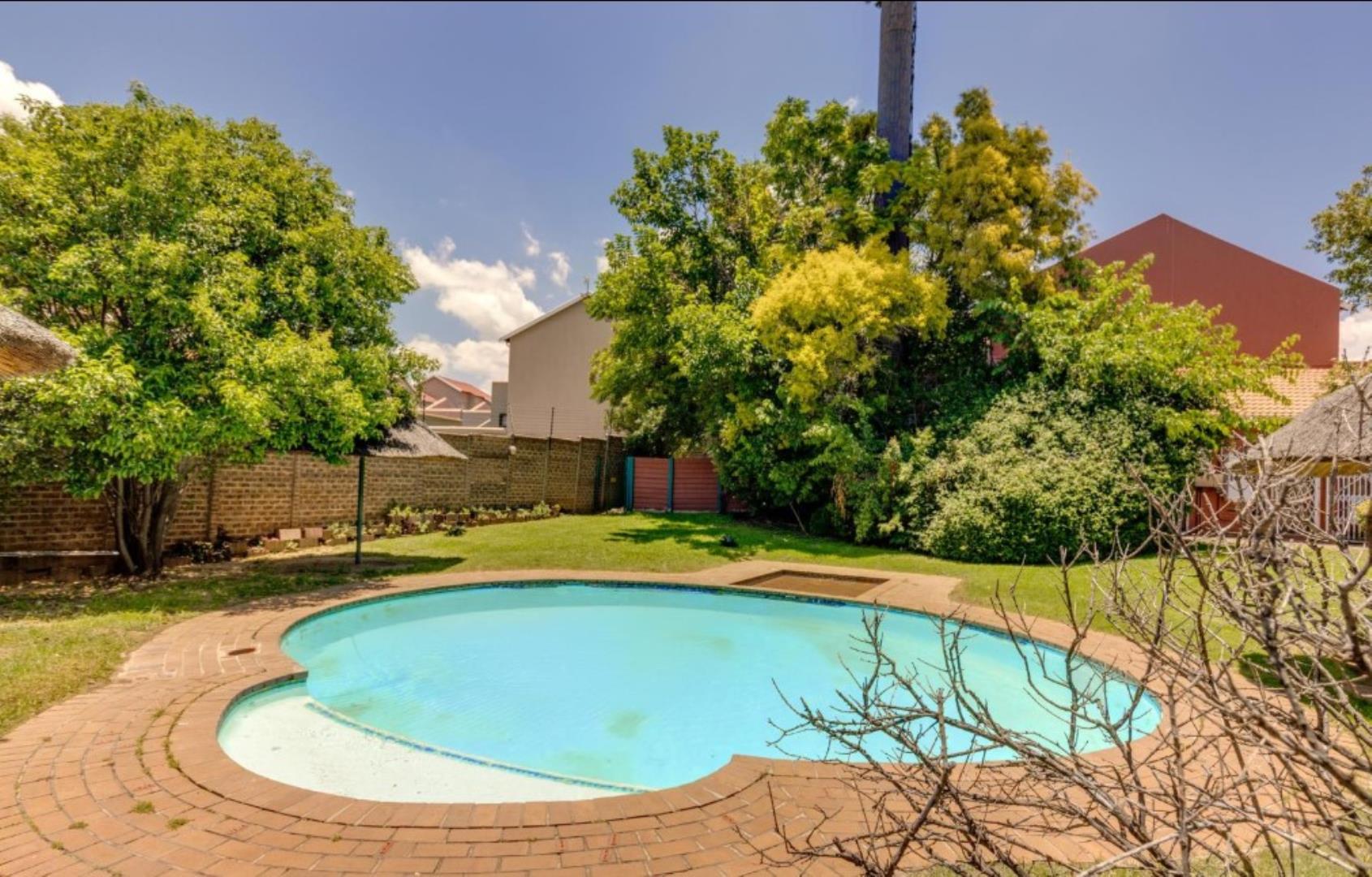 765580_pool.jpg